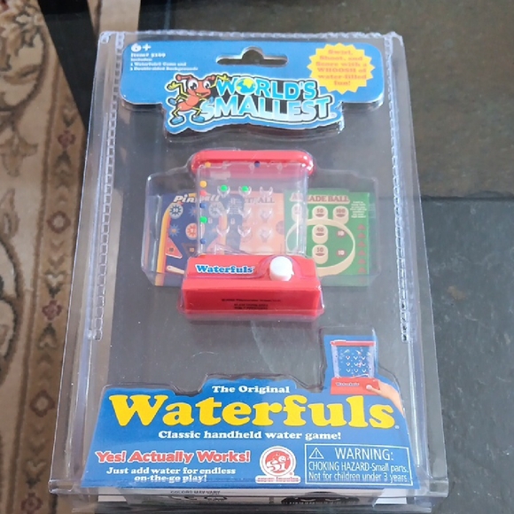 WORLD'S SMALLEST WATERFULS GAME - Picture 1 of 1